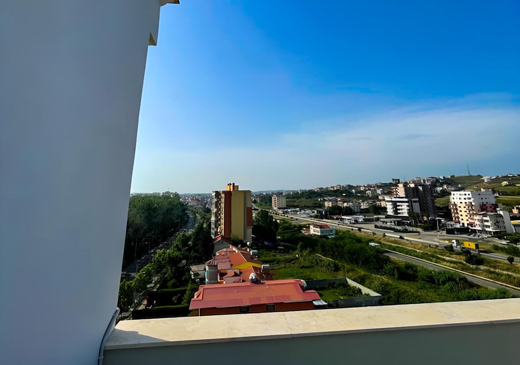 Yellow Building Дуррес Экстерьер фото